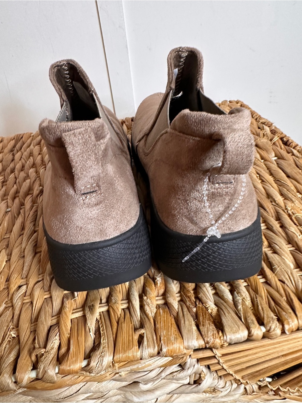 Earth Origins Taupe Suede Chelsea Ankle Boots new without tag - Picture 3 of 11